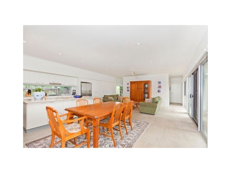 73 Torrens Crescent, Wakerley QLD 4154