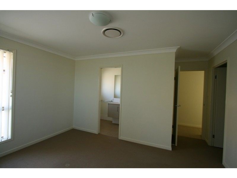 26 Lexey Crescent, Wakerley QLD 4154
