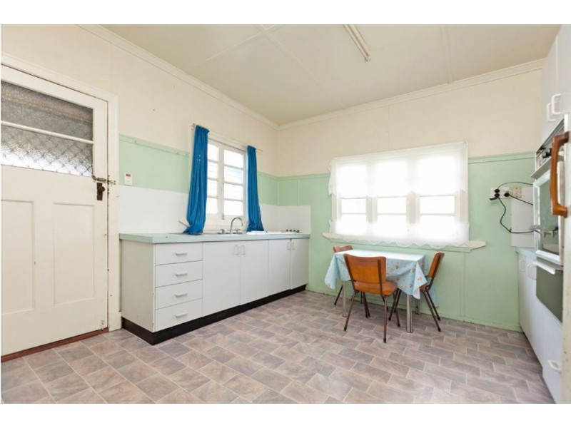 80 Andrew Street, Wynnum QLD 4178
