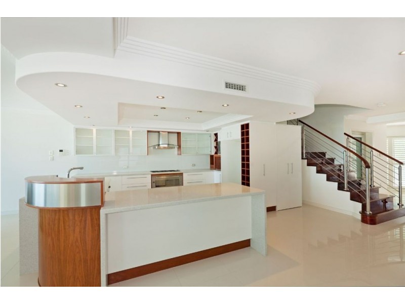 171 Carlton Terrace, Manly QLD 4179