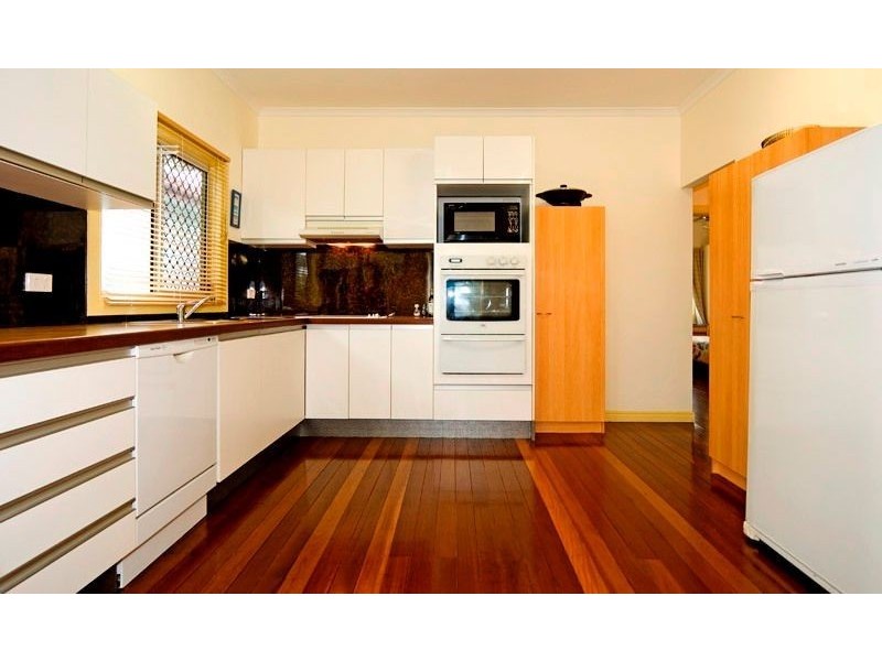 37 Agnes Street, Wynnum QLD 4178