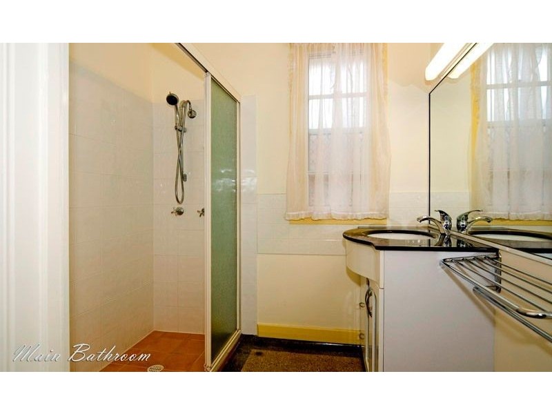 37 Agnes Street, Wynnum QLD 4178