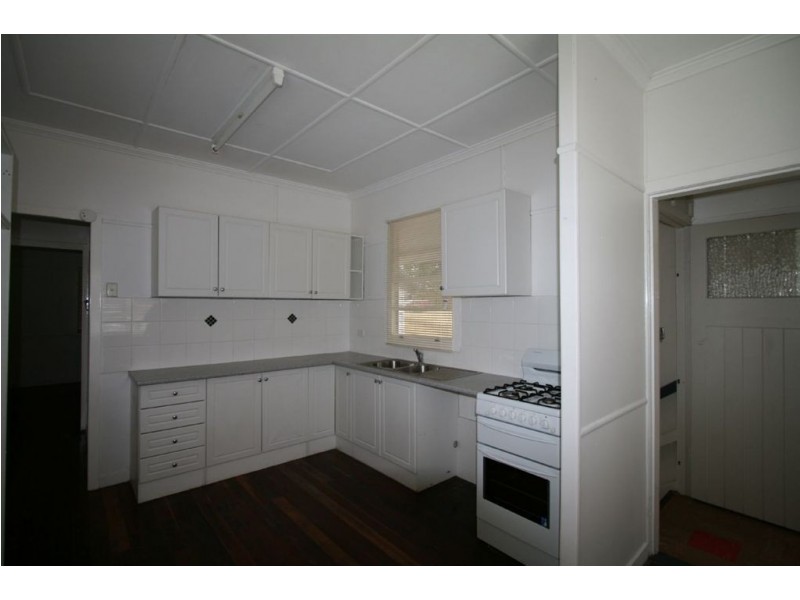 74 Kitchener Street, Wynnum QLD 4178