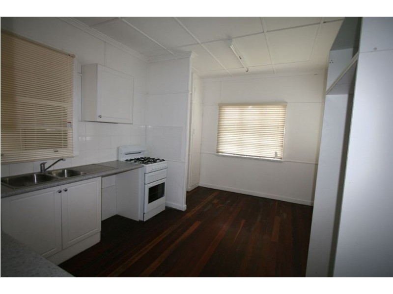 74 Kitchener Street, Wynnum QLD 4178