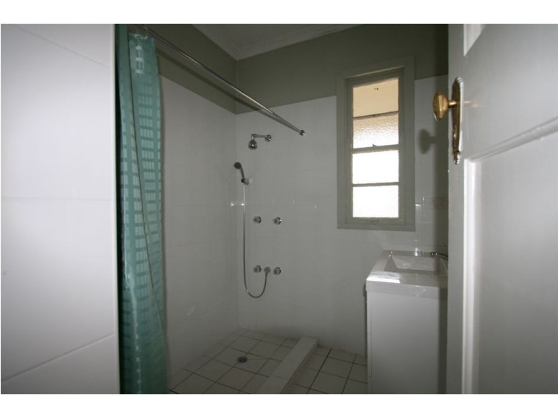 74 Kitchener Street, Wynnum QLD 4178