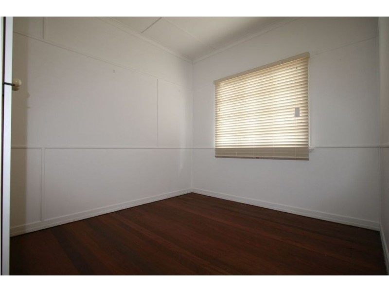 74 Kitchener Street, Wynnum QLD 4178