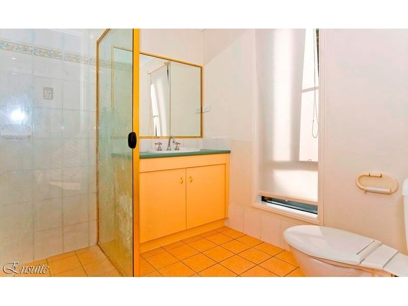 102 Hargreaves Road, Manly West QLD 4179