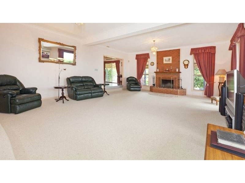 16 Warren Street, Wakerley QLD 4154