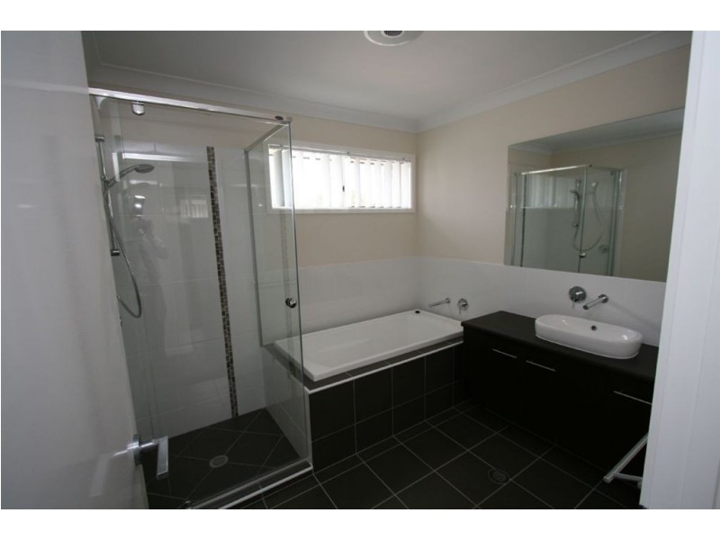 92 Worthing Street, Wynnum QLD 4178