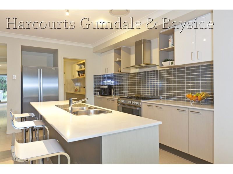 30 Red Gum Crescent, Wakerley QLD 4154