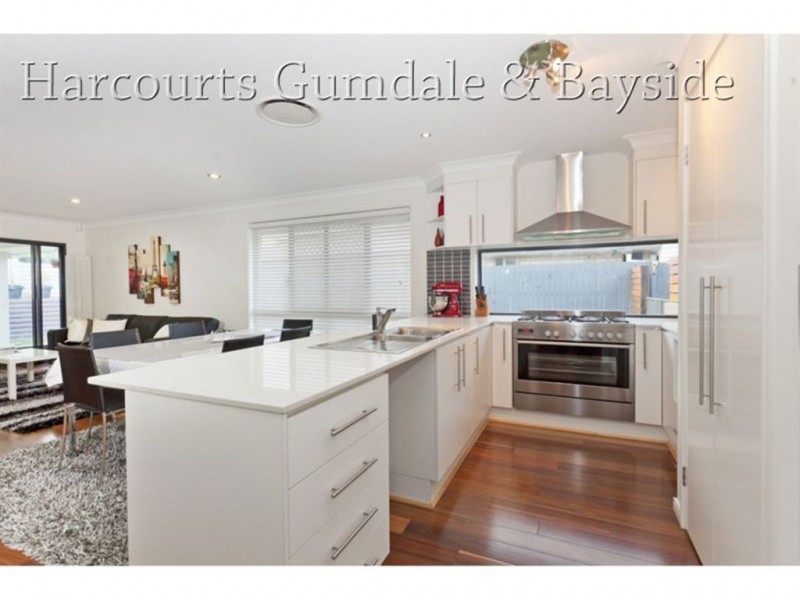 16 Bailey Street, Wakerley QLD 4154