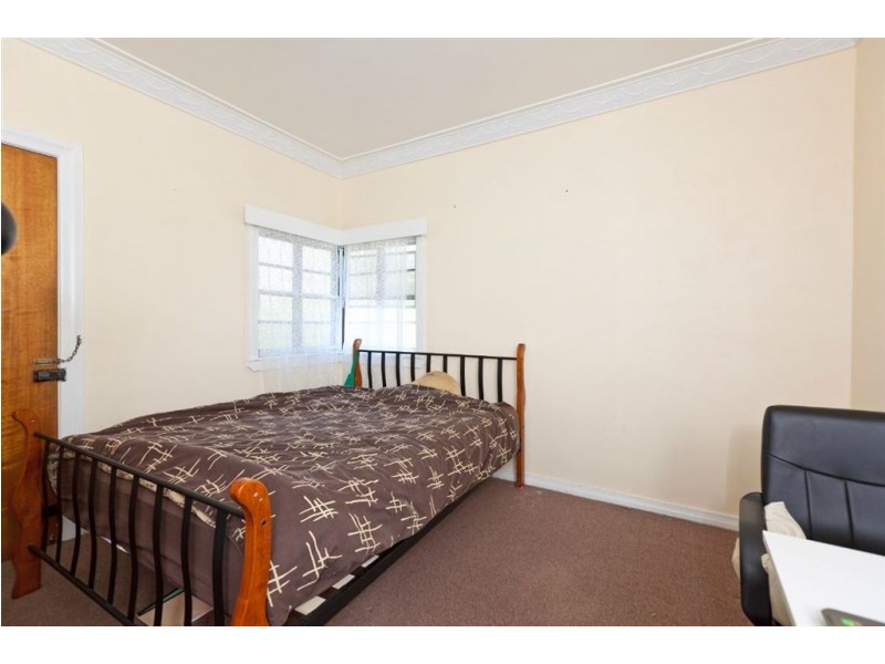 31 Barrinia Street, Manly QLD 4179