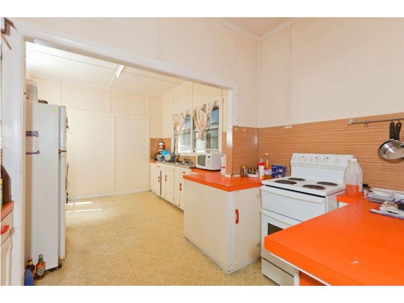 31 Barrinia Street, Manly QLD 4179