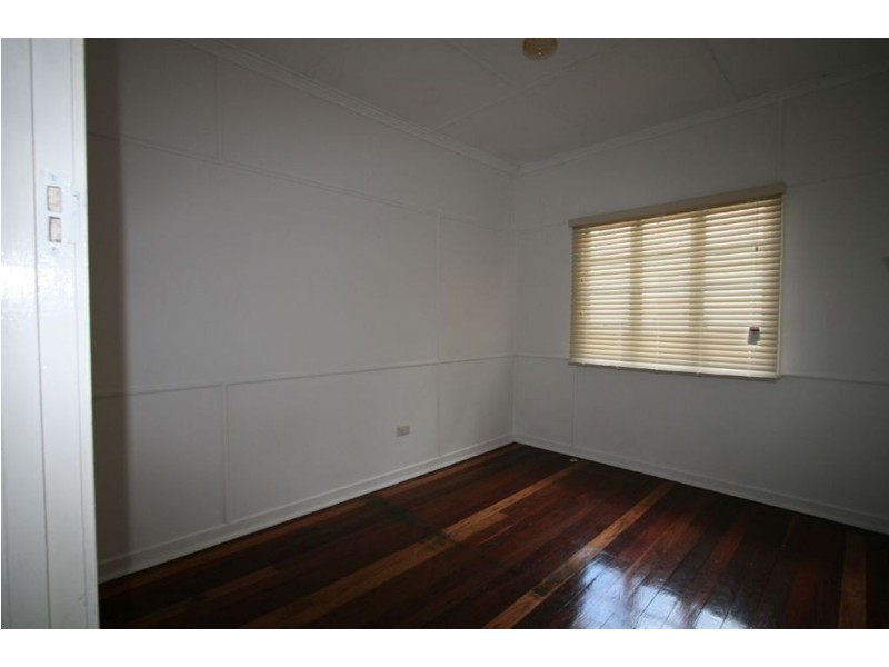 74 Kitchener Street, Wynnum QLD 4178