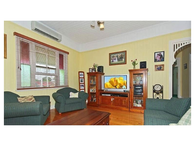 42 Emsworth Street, Wynnum QLD 4178
