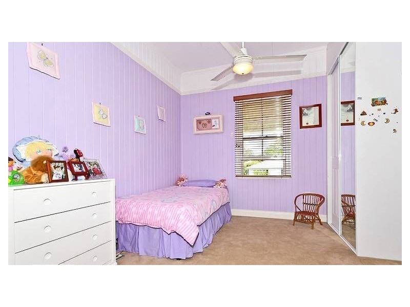 42 Emsworth Street, Wynnum QLD 4178