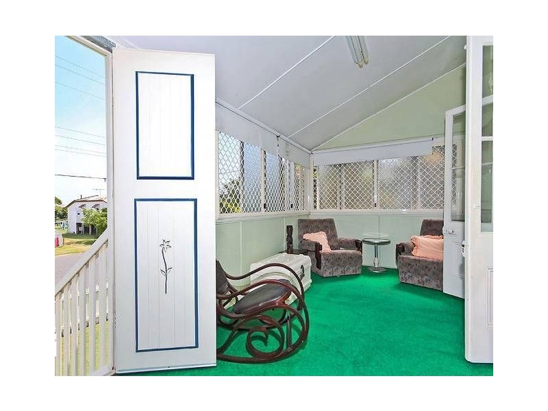 42 Emsworth Street, Wynnum QLD 4178