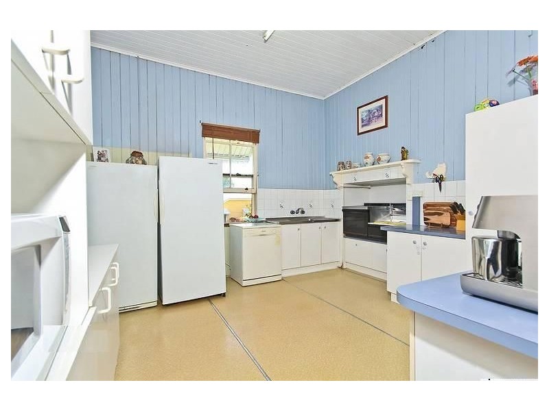 42 Emsworth Street, Wynnum QLD 4178