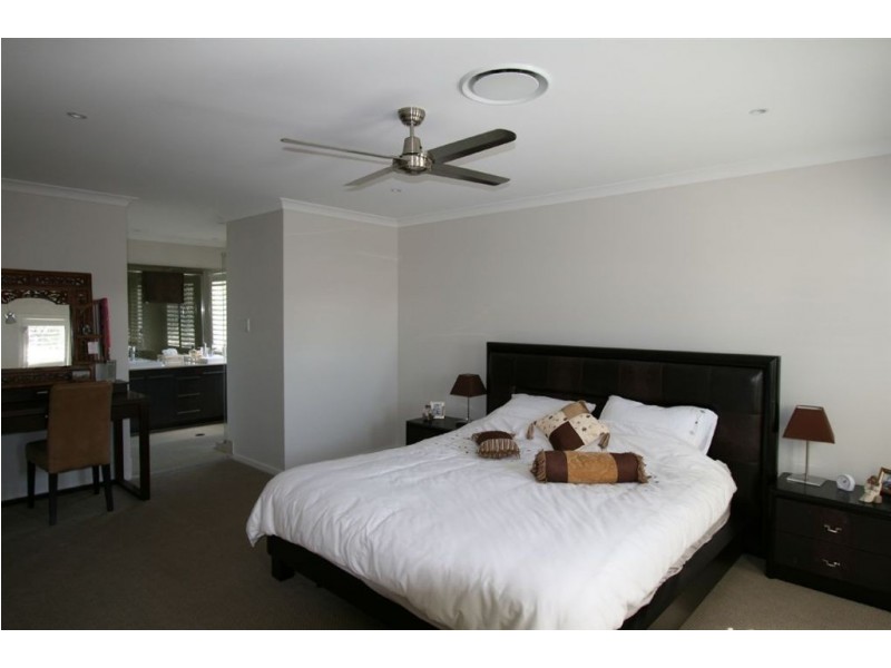 1 Feathertail Place, Gumdale QLD 4154