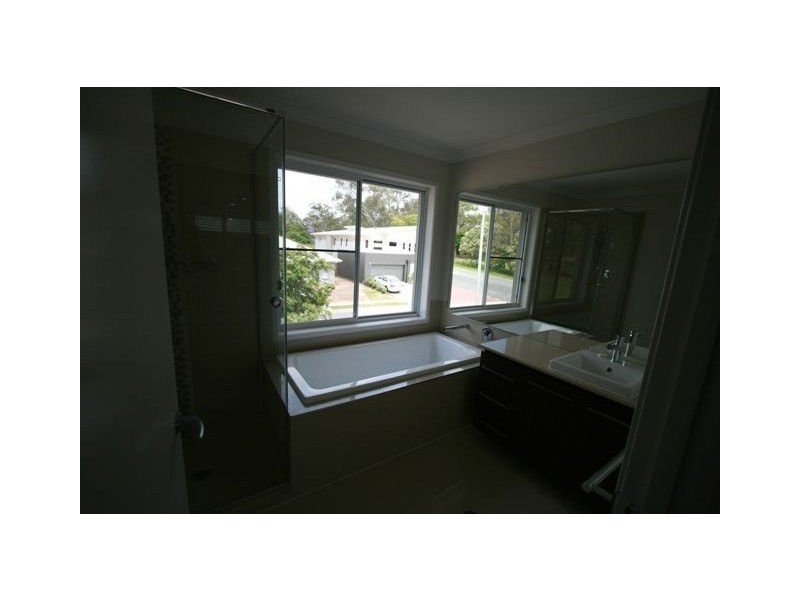 1 Feathertail Place, Gumdale QLD 4154