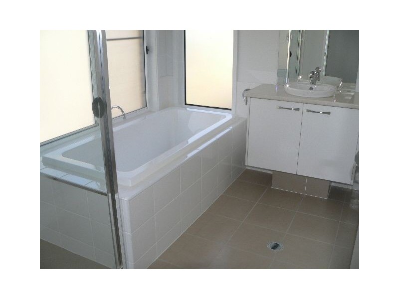 16 Wassell Street, Wynnum QLD 4178