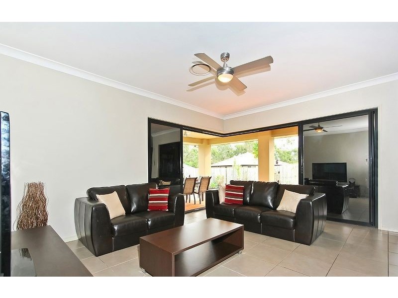 64 Brokenwood Circuit, Tingalpa QLD 4173