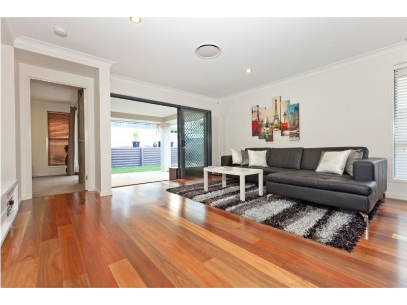 16 Bailey Street, Wakerley QLD 4154