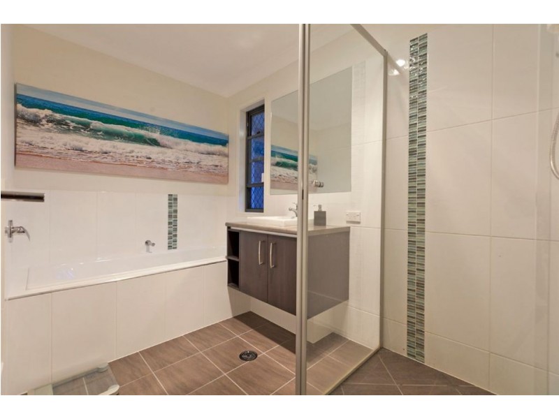 16 Bailey Street, Wakerley QLD 4154