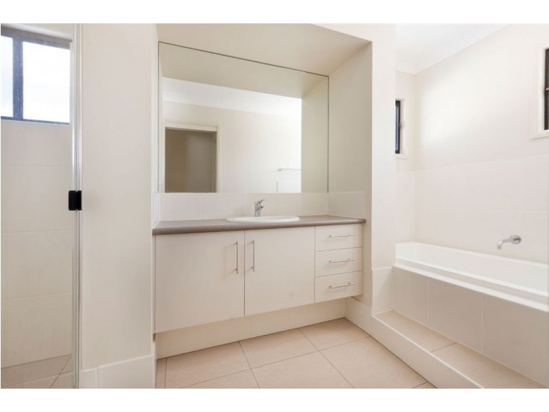 9 Chipping Close, Wakerley QLD 4154