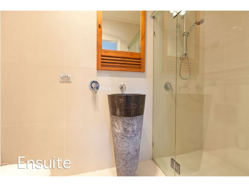 40 Norman Avenue, Norman Park QLD 4170