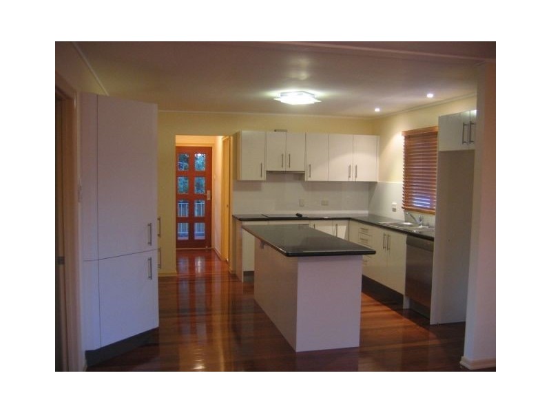 87 Moreton Avenue, Wynnum QLD 4178