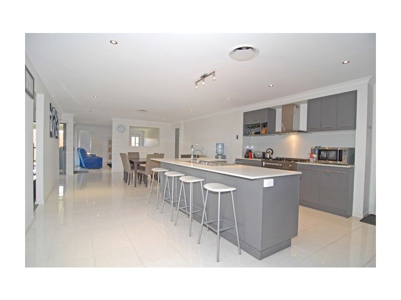 14 Lennox Close, Manly West QLD 4179