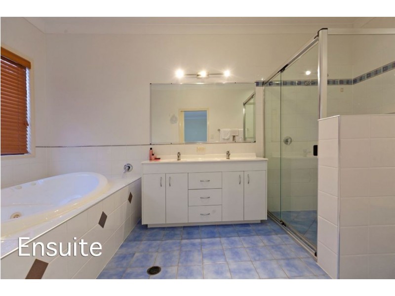 39 Ivy Crescent, Wakerley QLD 4154
