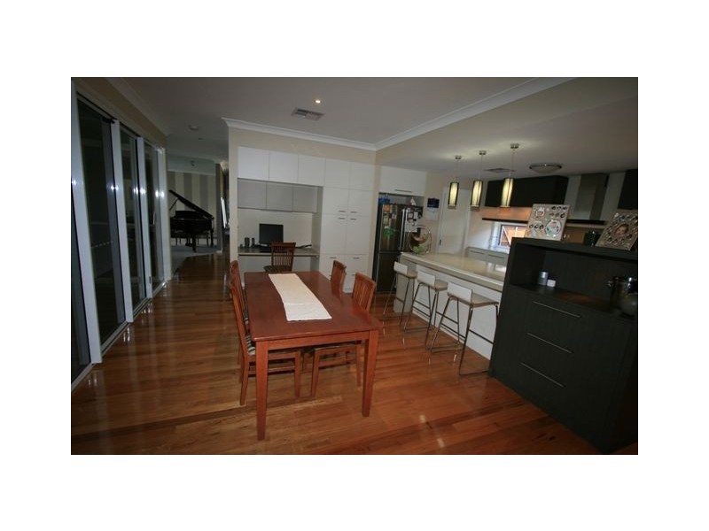11 Robin Close, Wakerley QLD 4154