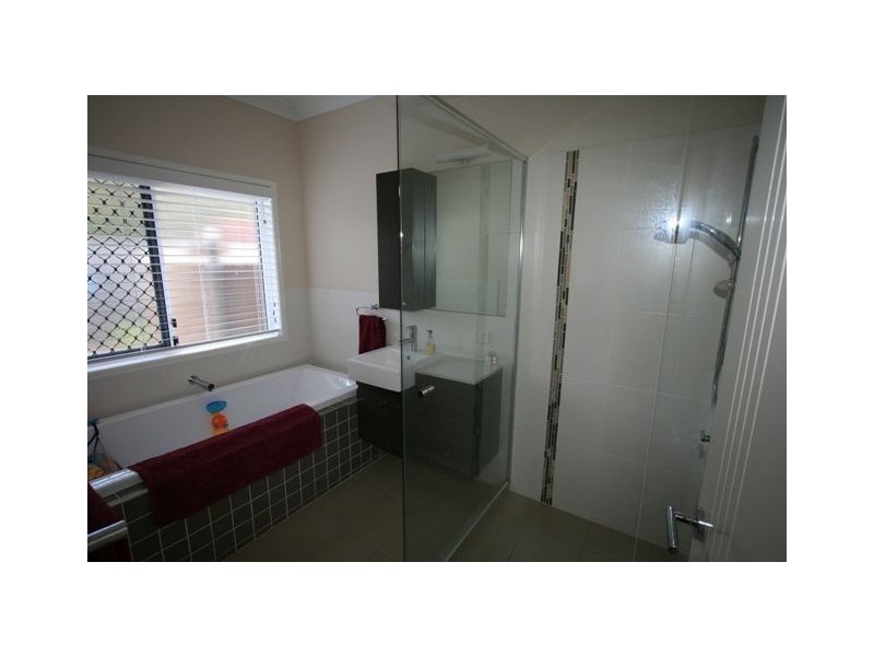11 Robin Close, Wakerley QLD 4154