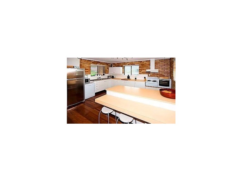 220 Gordon Parade, Manly QLD 4179
