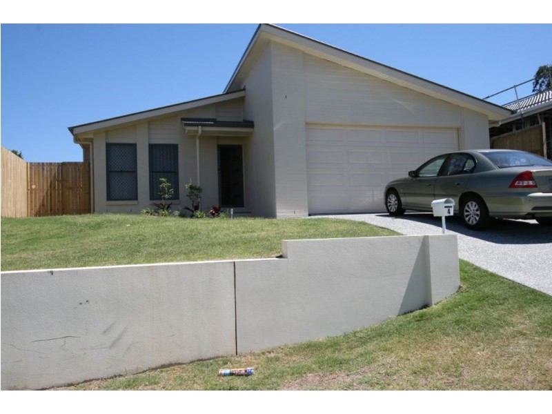 4 Ladbroke Street, Wakerley QLD 4154