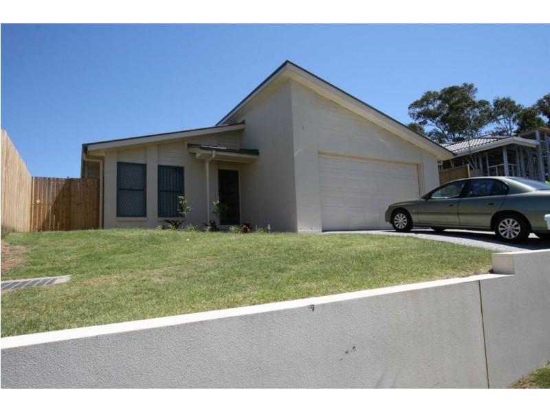 4 Ladbroke Street, Wakerley QLD 4154