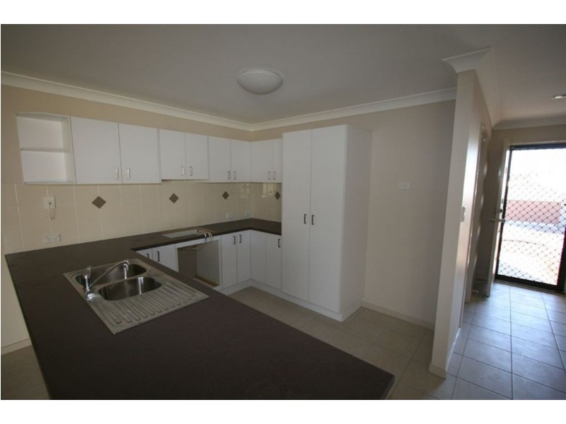 4 Ladbroke Street, Wakerley QLD 4154