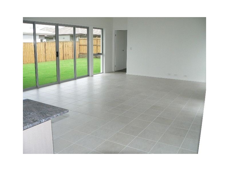 33 Watervale Parade, Wakerley QLD 4154