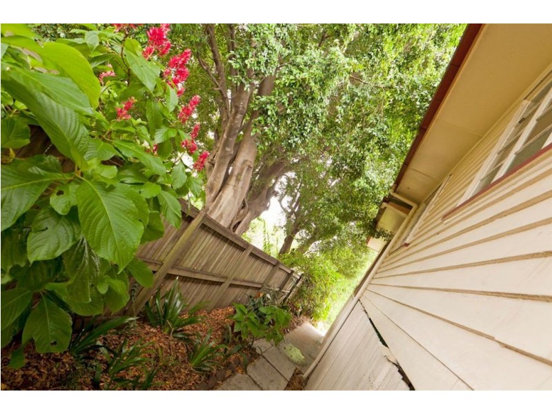 602 Vulture Street East, East Brisbane QLD 4169