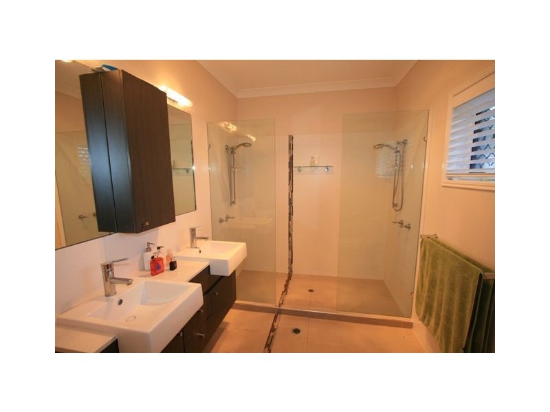 11 Robin Close, Wakerley QLD 4154