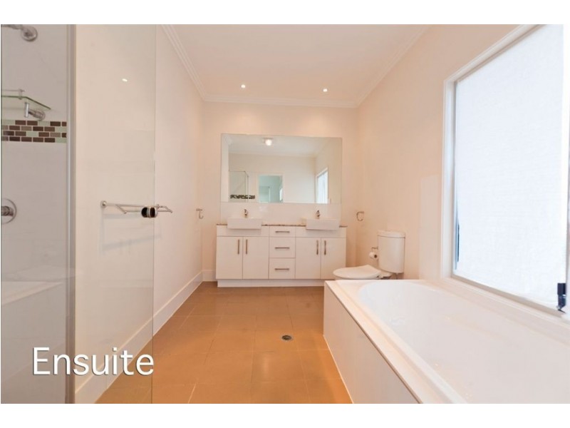 8 Wilson Place, Gumdale QLD 4154