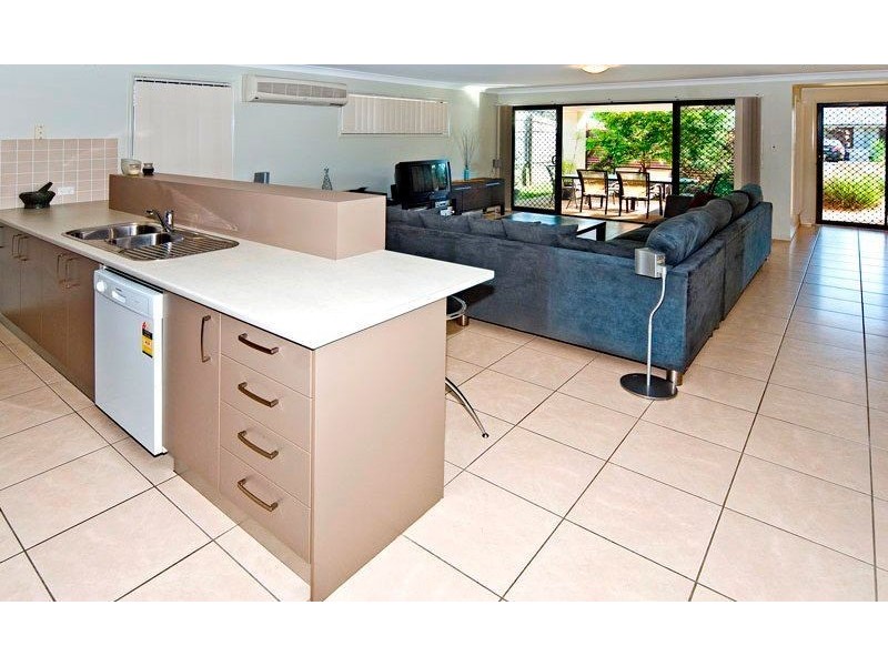 45 Lexey Crescent, Wakerley QLD 4154