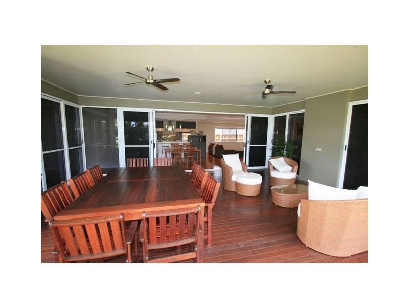 11 Robin Close, Wakerley QLD 4154