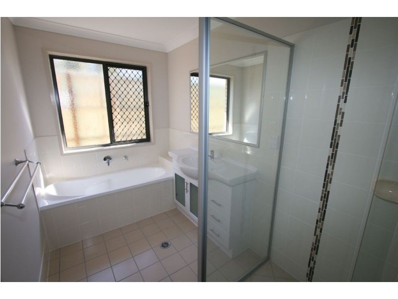 4 Ladbroke Street, Wakerley QLD 4154