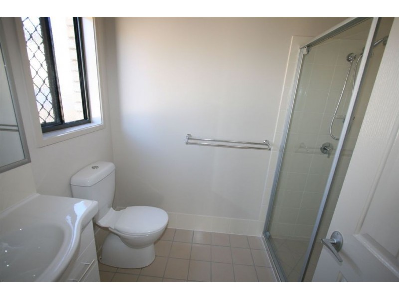 4 Ladbroke Street, Wakerley QLD 4154