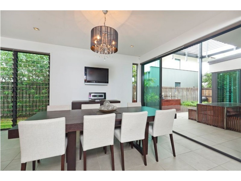 42 Waterline Crescent, Bulimba QLD 4171