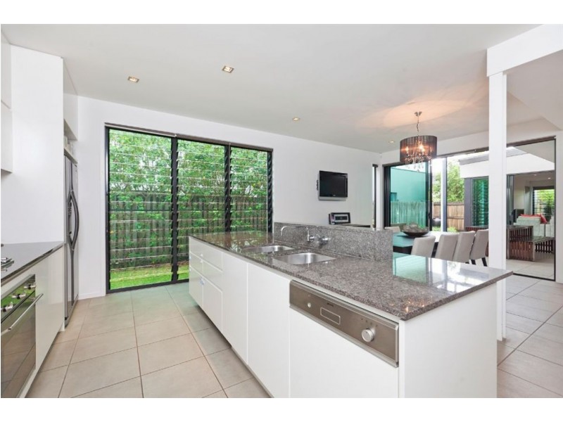 42 Waterline Crescent, Bulimba QLD 4171