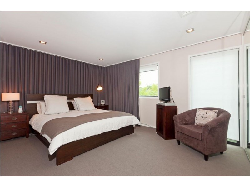42 Waterline Crescent, Bulimba QLD 4171